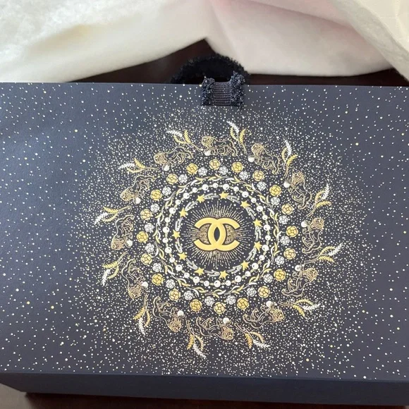 CHANEL Paris-Deauville Shower Gel in Yellow with Black Cap
